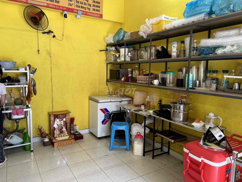 SANG NHƯỢNG MẶC BẰNG BÁNH MÌ Ở HỒ VĂN HUÊ PHÚ NHUẬN
