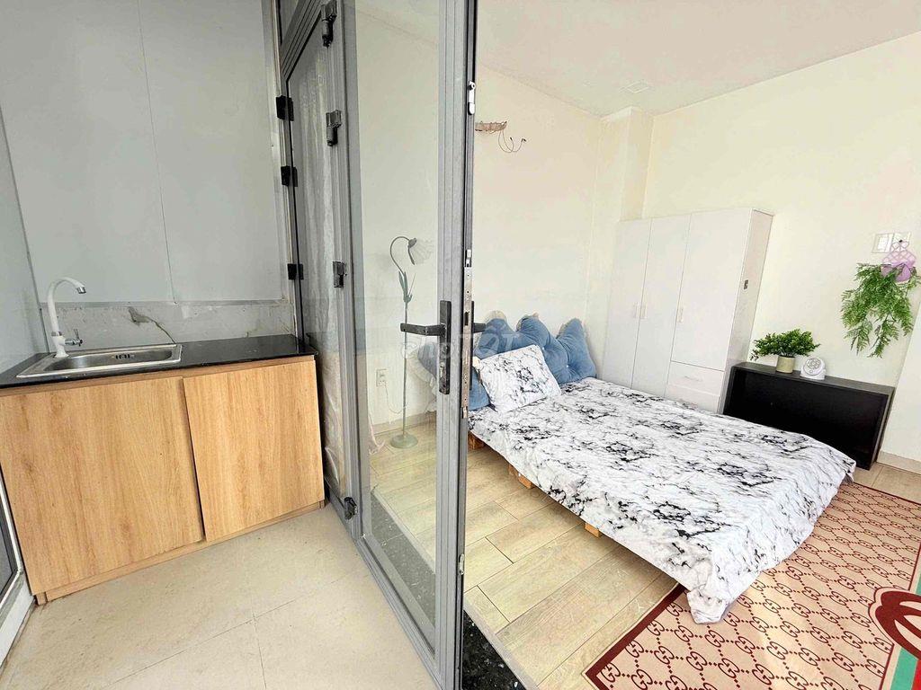 CĂN HỘ VUÝP 2PN TRẦN HƯNG ĐẠO Q5, BAN CÔNG TÁCH BẾP, CUỐI THÁNG 9TRỐNG