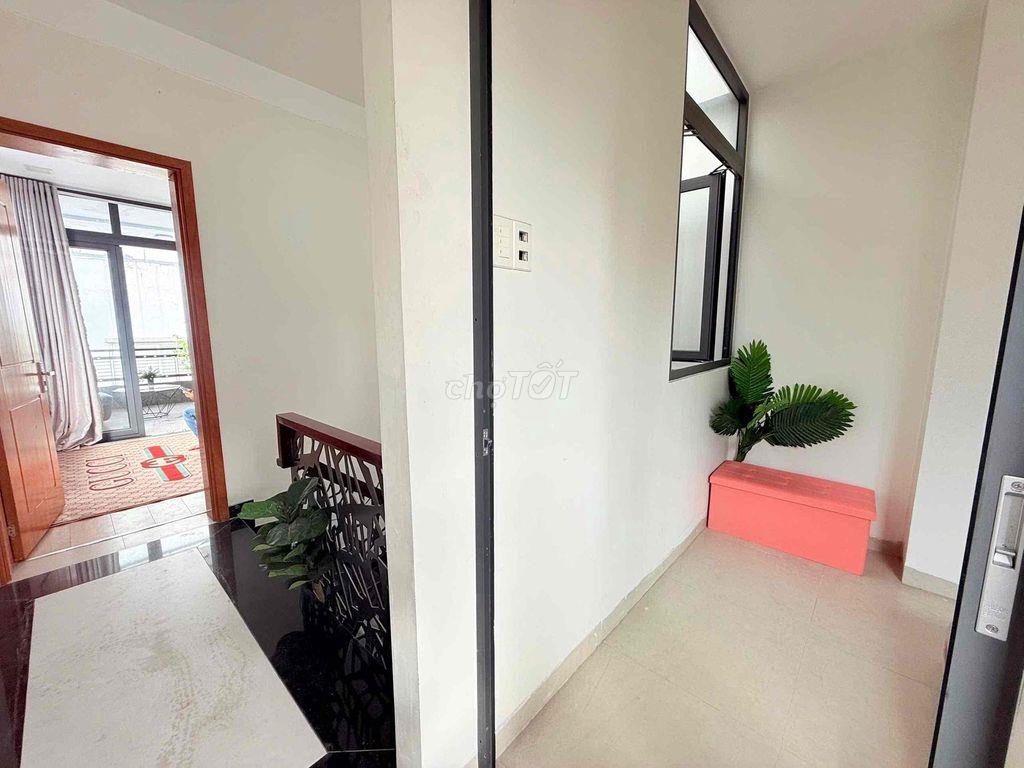 CĂN HỘ VUÝP 2PN TRẦN HƯNG ĐẠO Q5, BAN CÔNG TÁCH BẾP, CUỐI THÁNG 9TRỐNG
