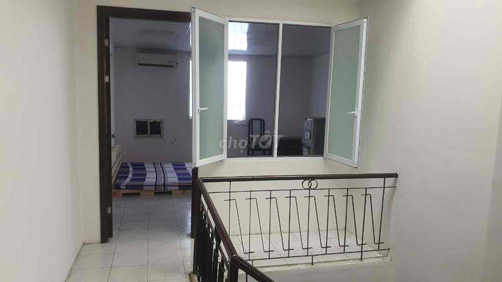 phòng ban công và bếp riêng thoáng mát