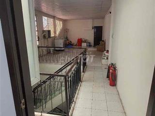 phòng ban công và bếp riêng thoáng mát