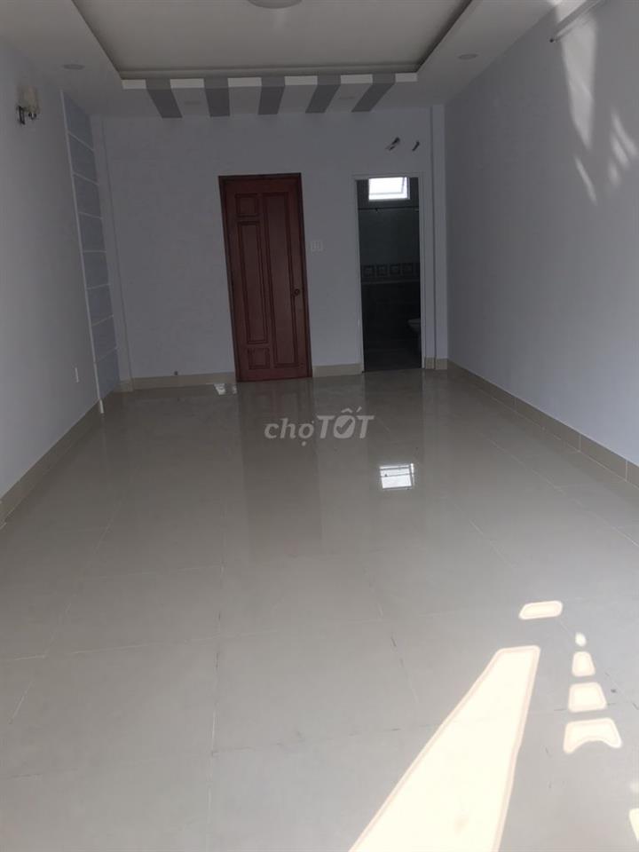 Cho thuê tầng 2  50m2 giá 5tr 