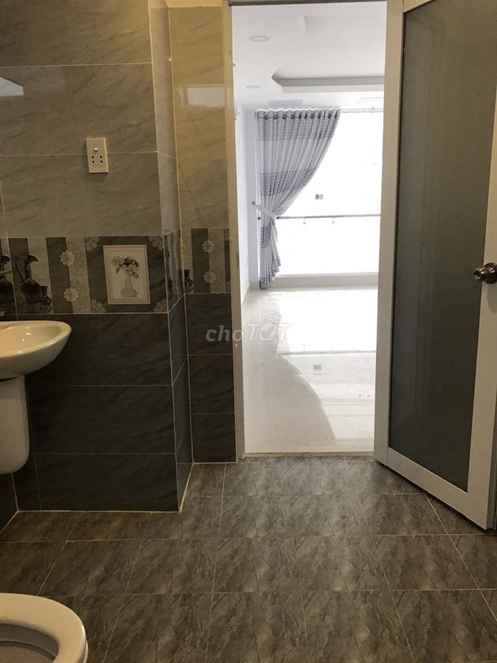 Cho thuê tầng 2  50m2 giá 5tr 
