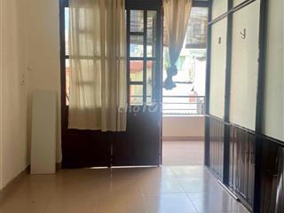 cho nữ thuê phòng ban công thoáng mát