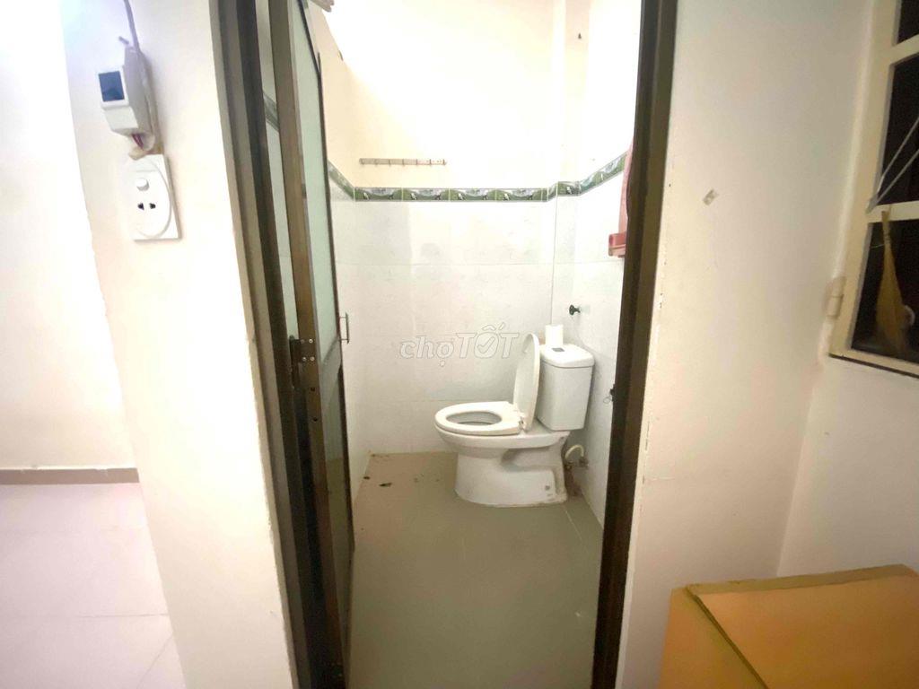 cho nữ thuê phòng ở được 2 người wc riêng