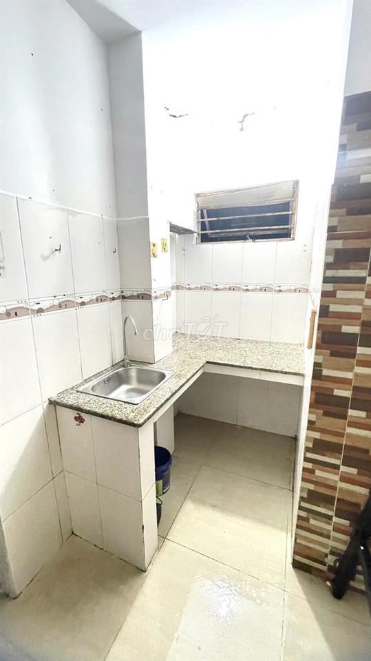 Cho thuê 1/2 căn nhà (lối đi riêng)