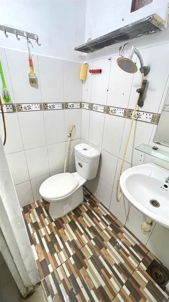 Cho thuê 1/2 căn nhà (lối đi riêng)