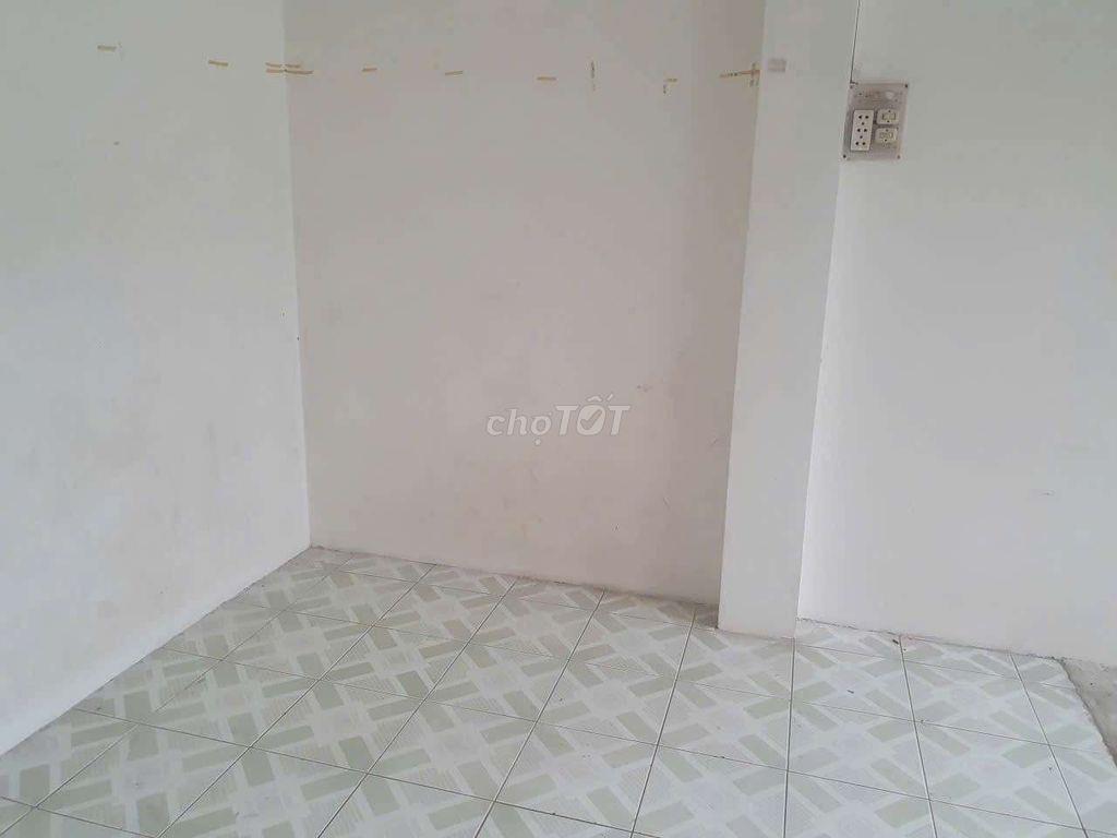 Cho thuê tầng 1 có tolet riêng
