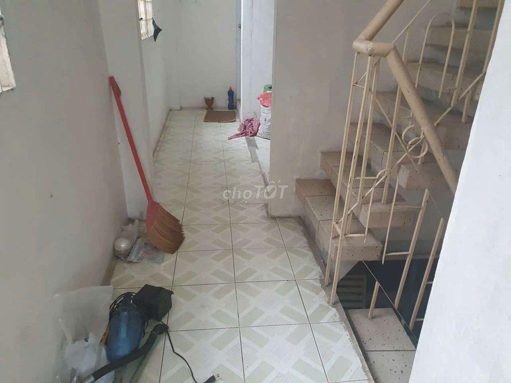 Cho thuê tầng 1 có tolet riêng