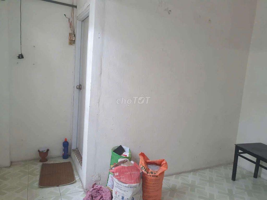 Cho thuê tầng 1 có tolet riêng