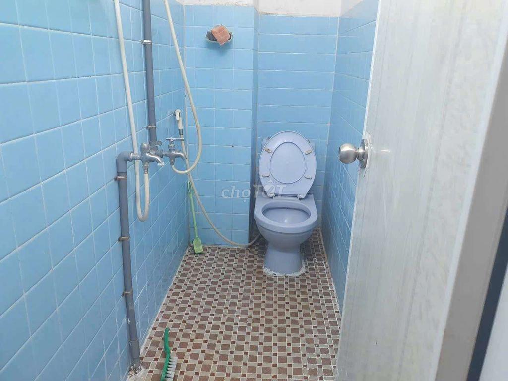 Cho thuê tầng 1 có tolet riêng