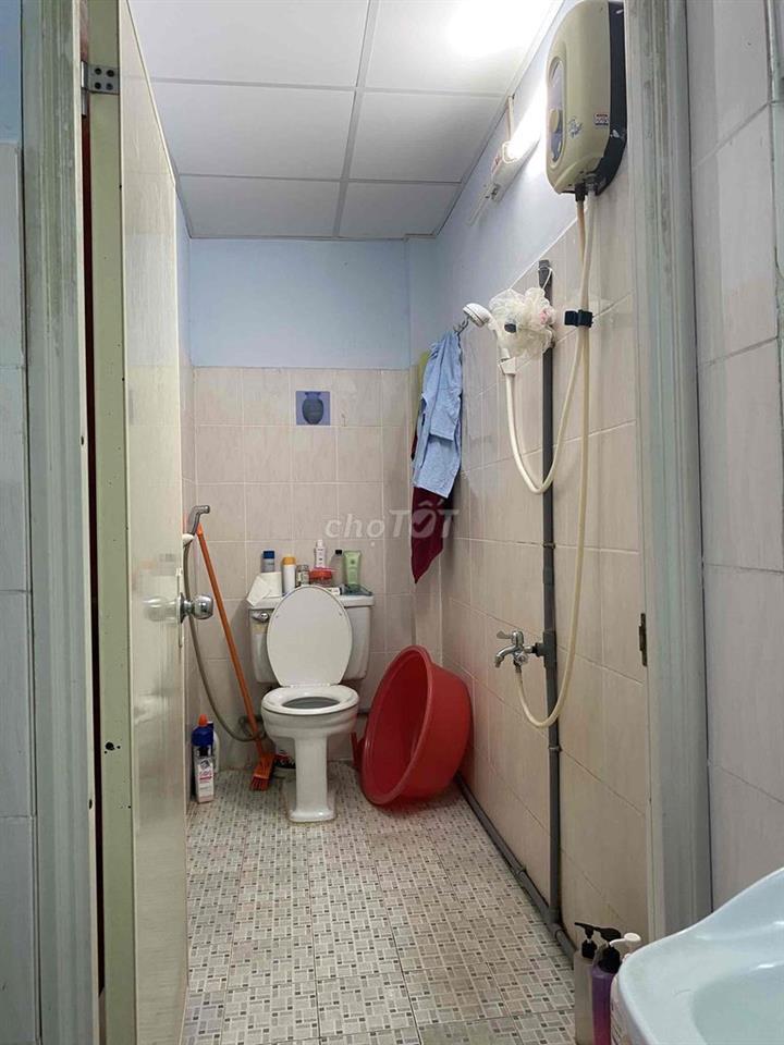 Bán gấp nhà tập thể lầu 2 diện tích 90 m2 giá hạt rẻ