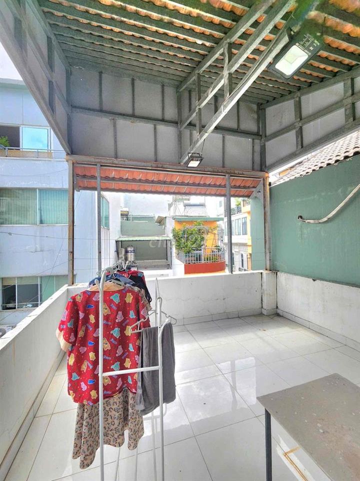 NGAY TRUNG TÂM Q1 CĂN HỘ BAN CÔNG THANG MÁY GIÁ SIÊU RẺ
