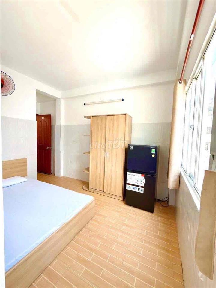 TRỐNG SẴN CĂN STUDIO CỬA SỔ TRỜI THOÁNG , THANG MÁY NGAY CẦU CALMETTE