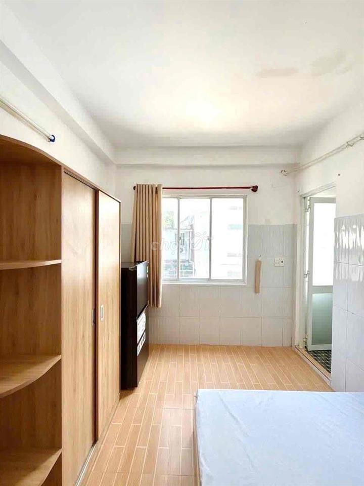 TRỐNG SẴN CĂN STUDIO CỬA SỔ TRỜI THOÁNG , THANG MÁY NGAY CẦU CALMETTE