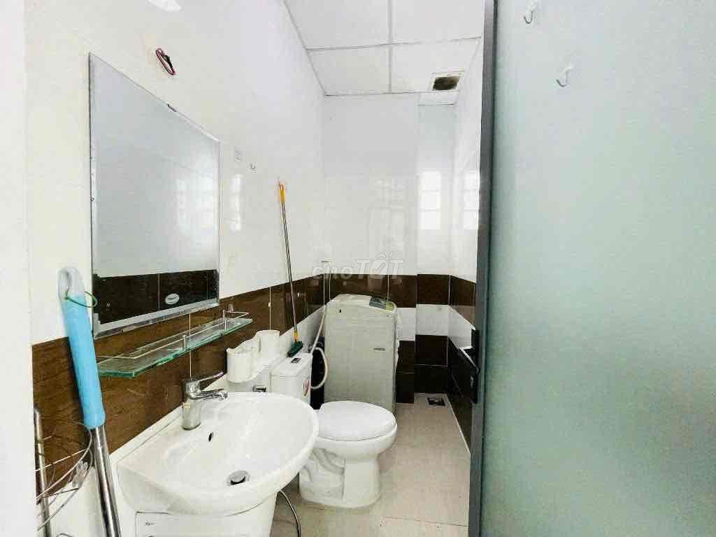 TRỐNG SẴN 2 CĂN DẠNG STUDIO CỬA SỔ TRỜI THOÁNG GẦN HỒ CON RÙA Q3