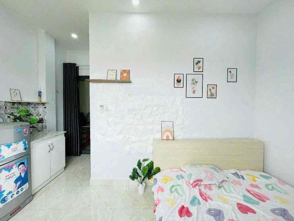 TRỐNG SẴN 2 CĂN DẠNG STUDIO CỬA SỔ TRỜI THOÁNG GẦN HỒ CON RÙA Q3
