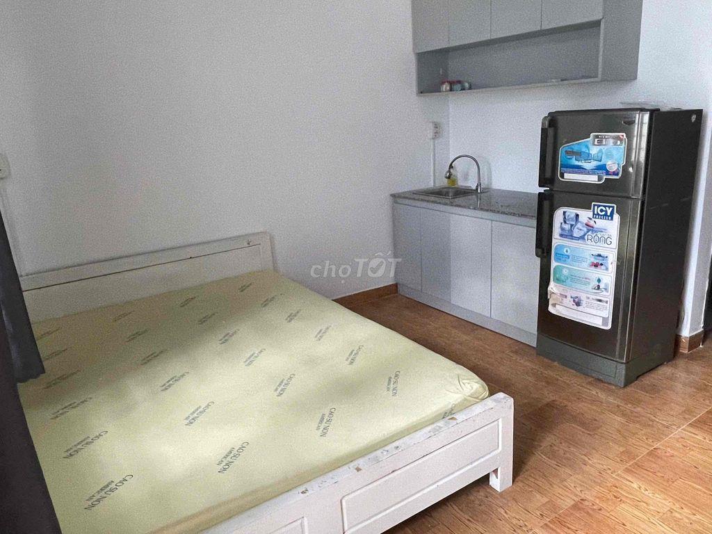 TRỐNG SẴN CĂN STUDIO BAN CÔNG ĐÓN ÁNH NẮNG GIÁ RẺ SVIEN NGAY TRUNG TÂM