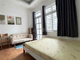 TRỐNG SẴN CĂN STUDIO BAN CÔNG ĐÓN ÁNH NẮNG GIÁ RẺ SVIEN NGAY TRUNG TÂM