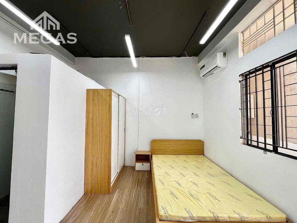 CHO THUÊ CĂN HỘ STUDIO BAN CÔNG TÁCH BẾP THOÁNG NGAY TRUNG TÂM Q1