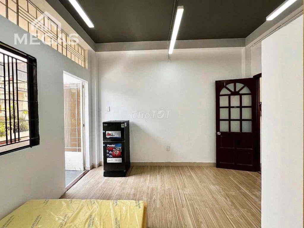 CHO THUÊ CĂN HỘ STUDIO BAN CÔNG TÁCH BẾP THOÁNG NGAY TRUNG TÂM Q1