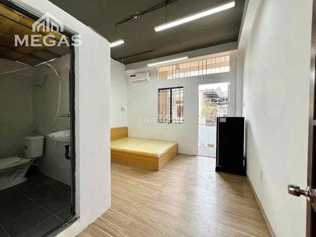 CHO THUÊ CĂN HỘ STUDIO BAN CÔNG TÁCH BẾP THOÁNG NGAY TRUNG TÂM Q1