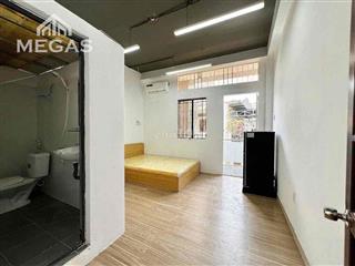 CHO THUÊ CĂN HỘ STUDIO BAN CÔNG TÁCH BẾP THOÁNG NGAY TRUNG TÂM Q1