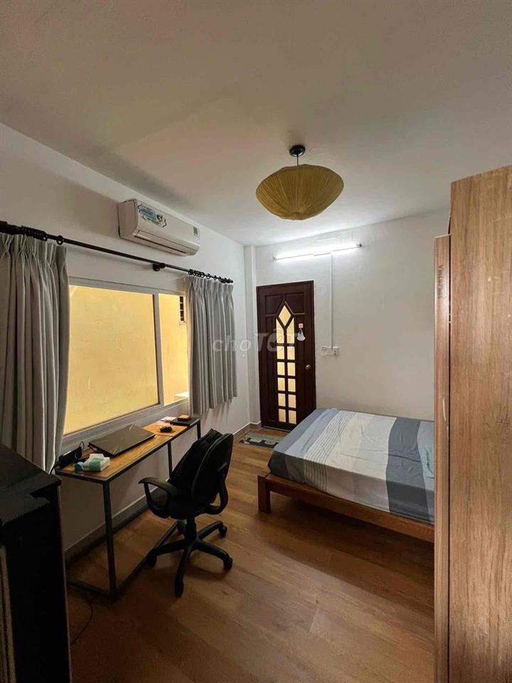 TRỐNG SẴN CĂN STUDIO CỬA SỔ TRỜI THOÁNG NGAY CÔNG TRƯỜNG DÂN CHỦ Q3