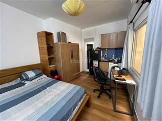TRỐNG SẴN CĂN STUDIO CỬA SỔ TRỜI THOÁNG NGAY CÔNG TRƯỜNG DÂN CHỦ Q3