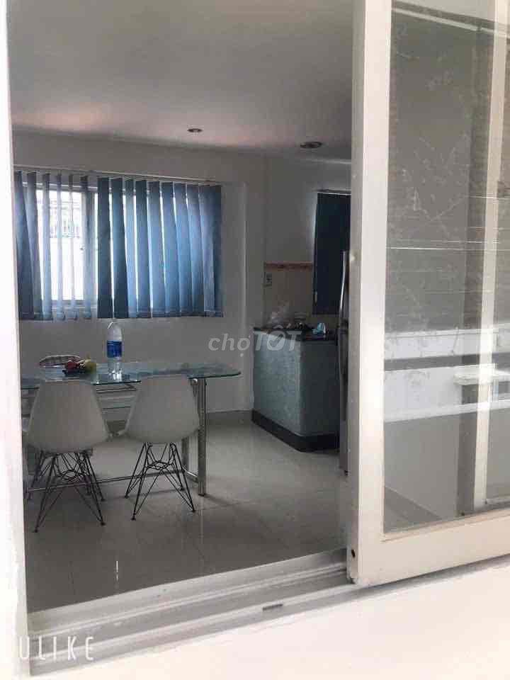 Cho thuê nhà căn hộ Tầng 5 quận 1