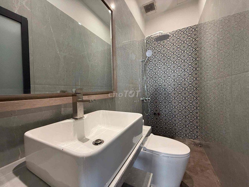 cho thuê căn hộ ban công đầy đủ nội thất gần Hồ Con Rùa Quận 3