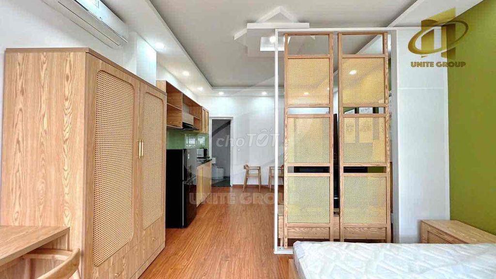 Cho Thuê Căn Hộ Dịch Vụ Ban Công Quận 1 Gần Cầu Ông Lãnh, Dinh Độc Lập