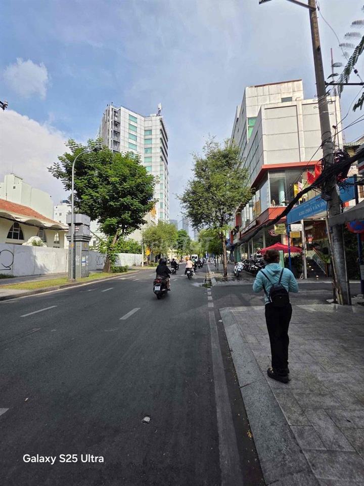 Bán Hoặc Cho Thuê Nhà Mặt Tiền Quận 1