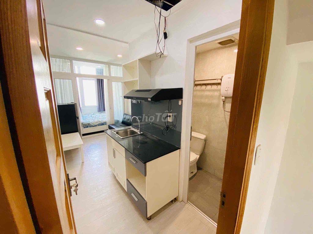 Cho thuê studio full nội thất balcon gần Vòng Xoay Dân Chủ Quận 10