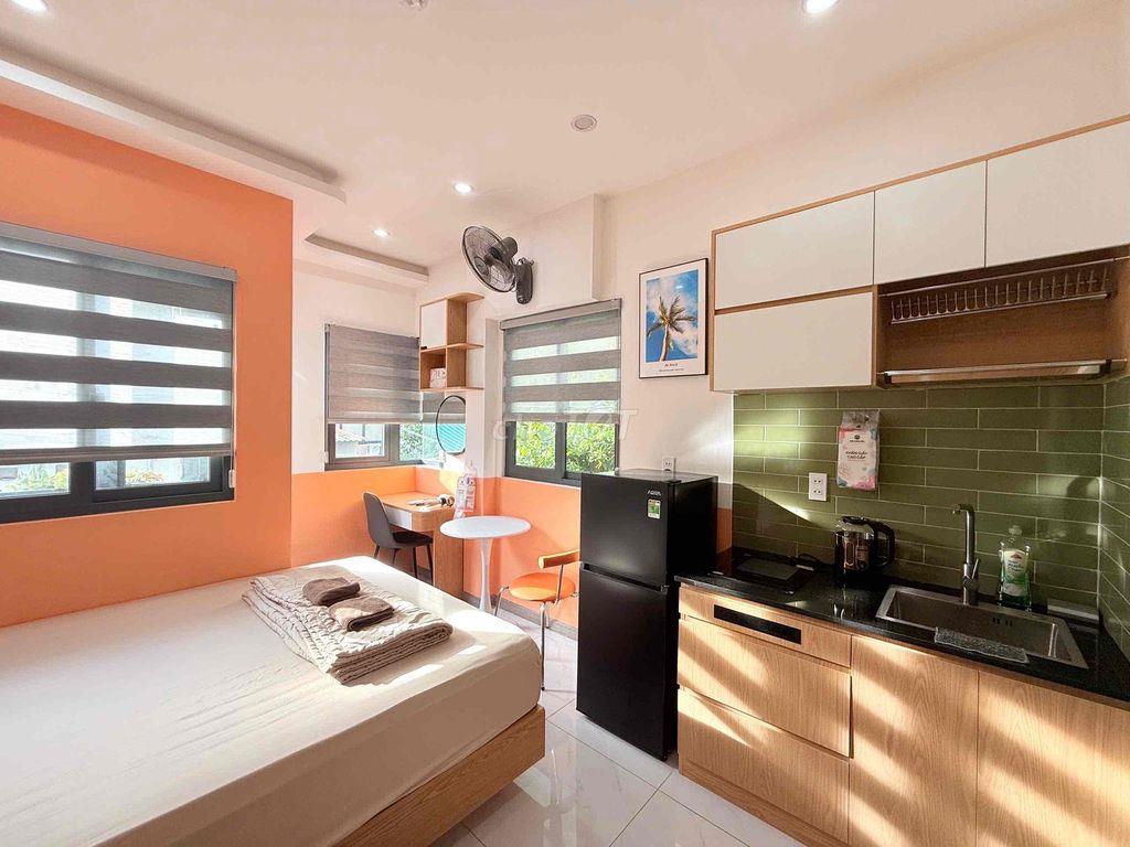 Cho thuê studio full nội thất balcon gần Vòng Xoay Dân Chủ Quận 10