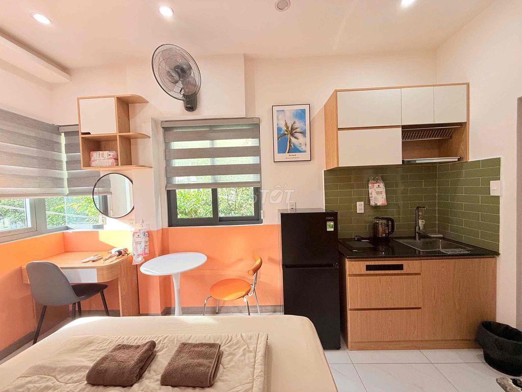 Cho thuê studio full nội thất balcon gần Vòng Xoay Dân Chủ Quận 10