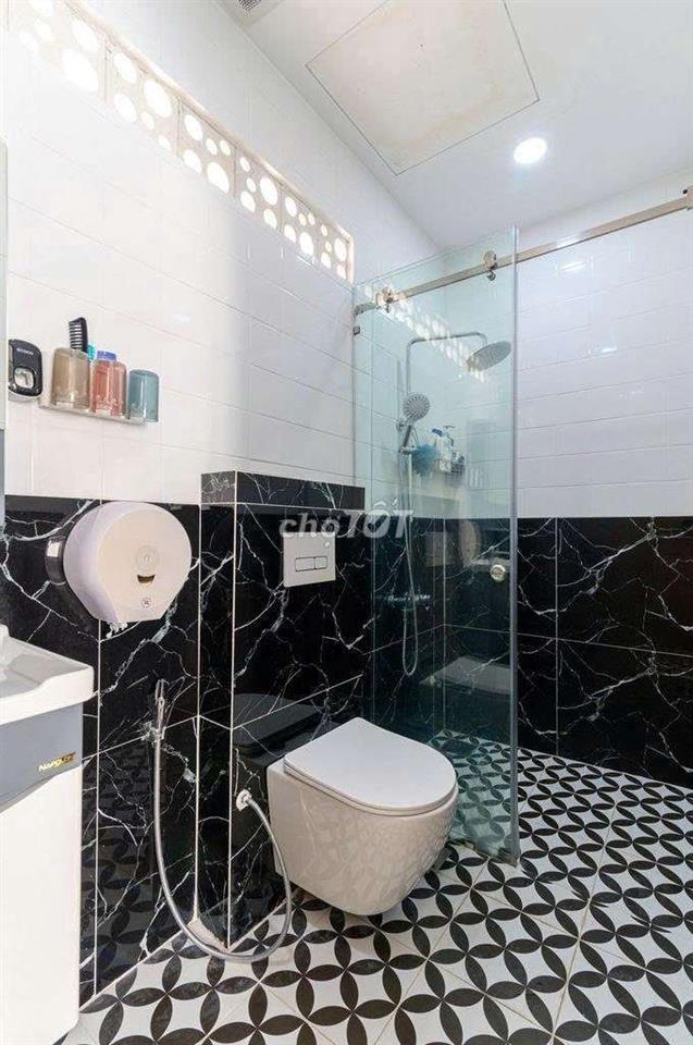 Căn hộ full nt Lý tự trọng cách chợ BT 100m. 3pn 2wc, giá chỉ 30tr 