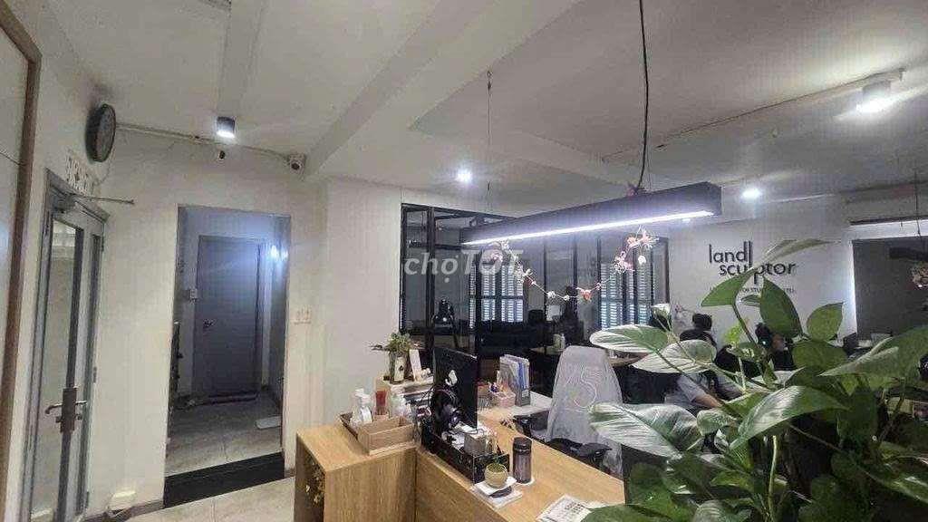 chung cư L6 có thang máy. 145m2 3pn, ngay góc Nguyễn Du. giá chỉ 3x