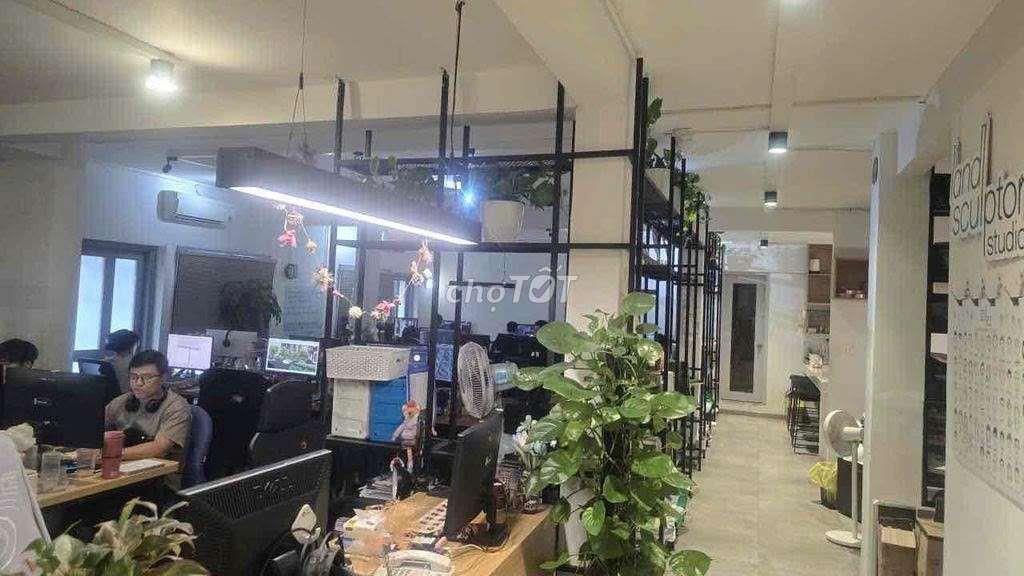 chung cư L6 có thang máy. 145m2 3pn, ngay góc Nguyễn Du. giá chỉ 3x