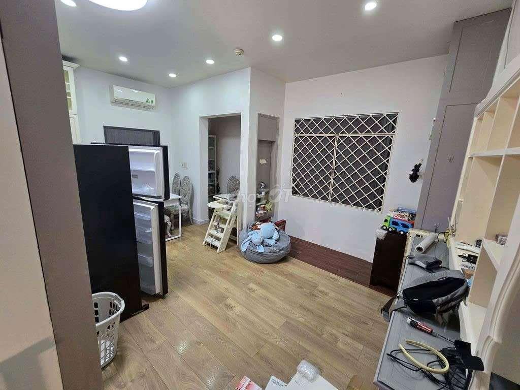NHÀ MT NGAY CHỢ BẾN THÀNH. 1 TRET 2 LẦU CHỈ 50TR