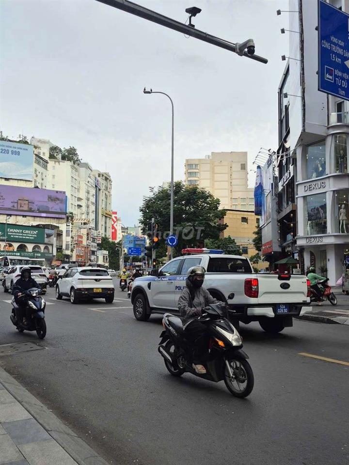 MB NGUYỄN TRÃI Q1. Ngay vòng xoay phù đổng. 4x18m 4 tầng, chỉ 45tr