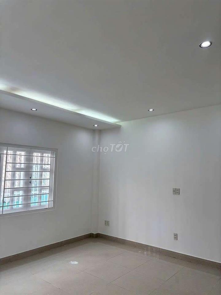 Nhà MT Nguyễn Thiện Thuật Q3. 4 tầng, giá chỉ 2x