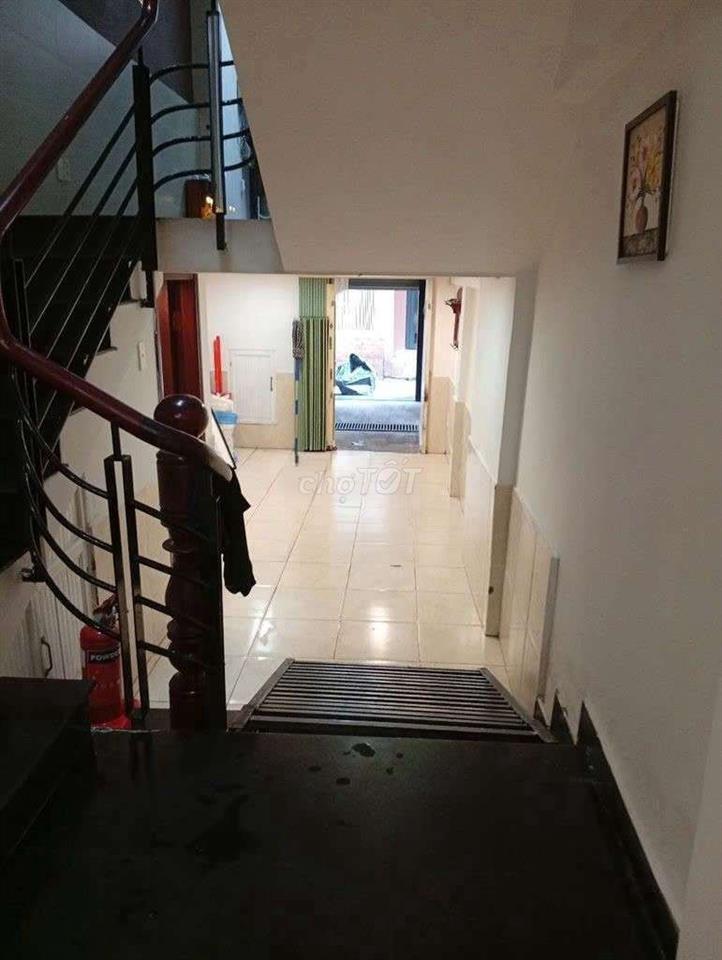 Lê Thị Riêng, Bến Thành Q1. 3pn giá chì 17tr