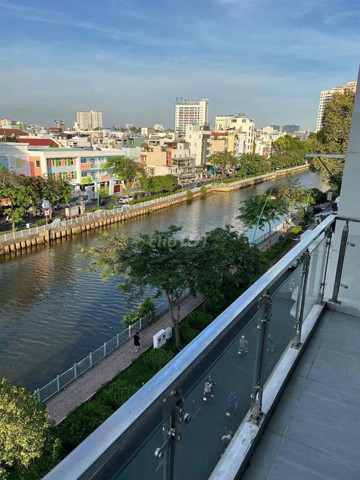 CHO THUÊ CĂN HỘ STUDIO BAN CÔNG VIEW SÔNG CỰC RỘNG