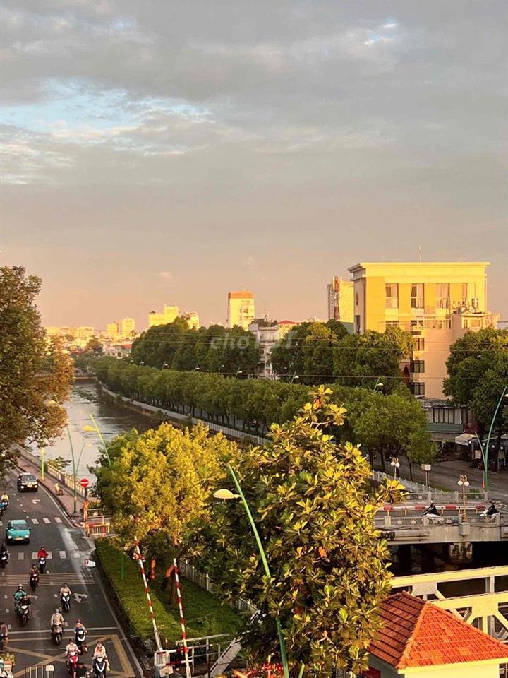 CHO THUÊ CĂN HỘ STUDIO BAN CÔNG VIEW SÔNG CỰC RỘNG