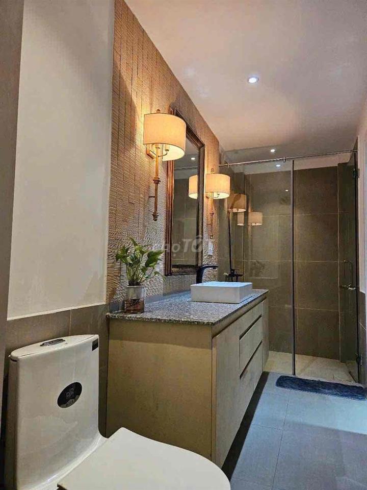 CHO THUÊ CĂN HỘ Ở KHÁNH HỘI, QUẬN 4 SIÊU XỊN, BAN CÔNG, THANG MÁY