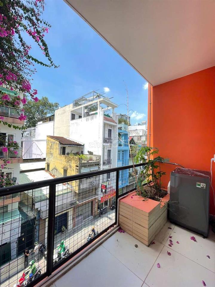 Cho thuê căn hộ 40m2 gần Hồ Con Rùa,ĐH Kinh Tế,UEH có ban công Quận 1