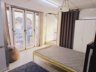 Cho thuê phòng trọ 28m2 ban công chill chill gần ĐH kinh tế,UEH quận 3