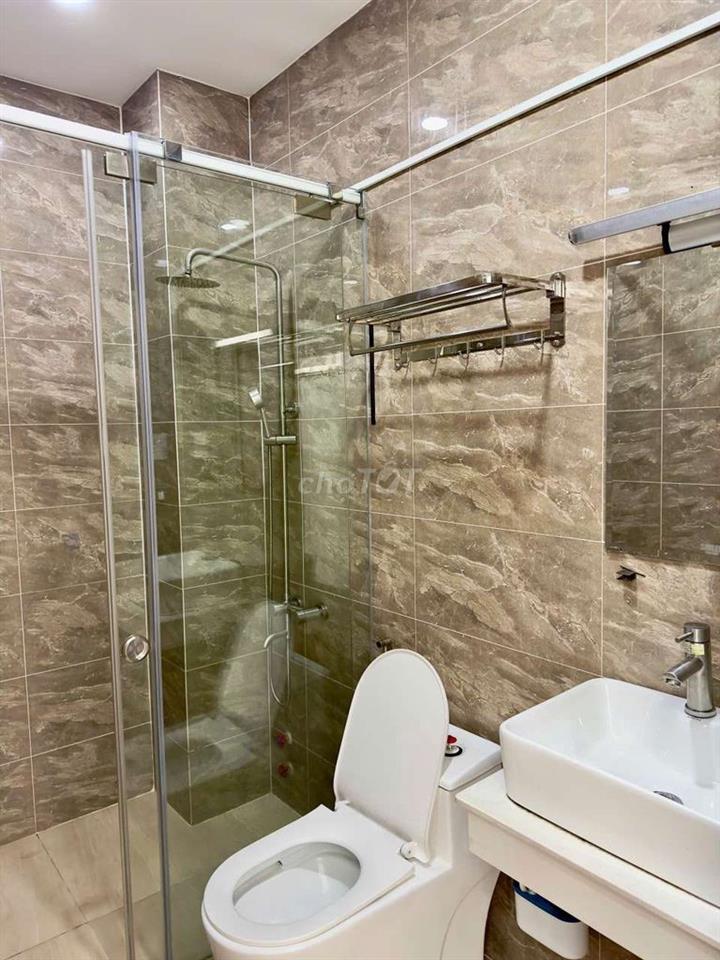 Cho thuê căn hộ 1PN 35m2 Ban Công - Đường Trần Phú, Quận 5