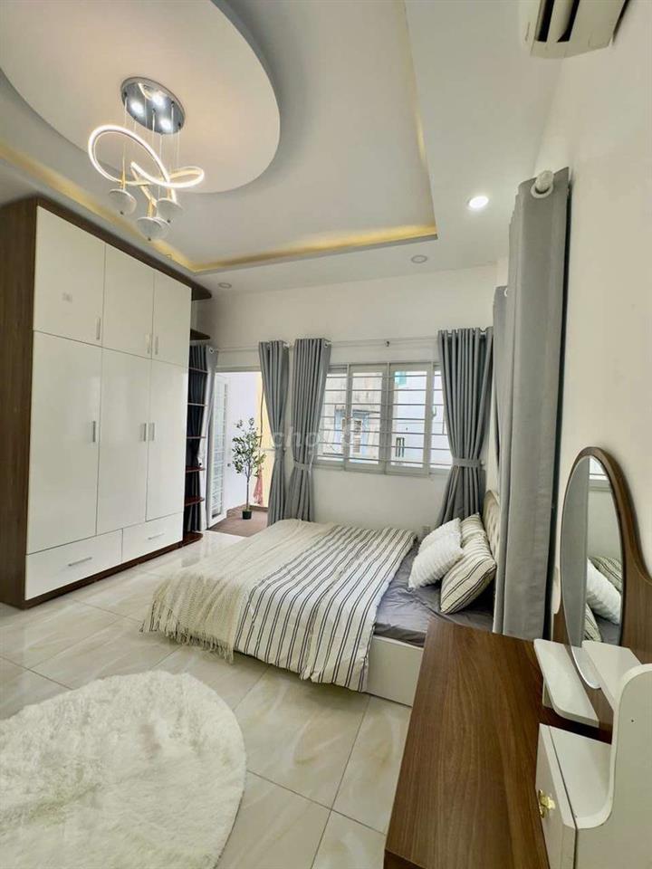 Cho thuê căn hộ 1PN 35m2 Ban Công - Đường Trần Phú, Quận 5